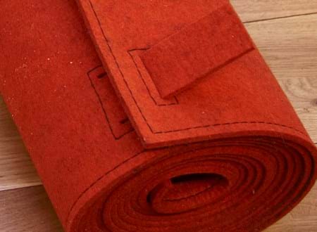 Filt sæde udrullet på trappe